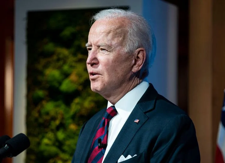 O plano do governo de Joe Biden integra os esforços dos democratas para revitalizar a economia dos EUA com foco em investimentos públicos (Al Drago-Pool/Getty Images)