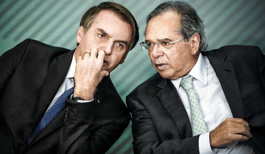 Ao lado de Bolsonaro, Guedes volta a falar em 'licença para gastar 30 bi'