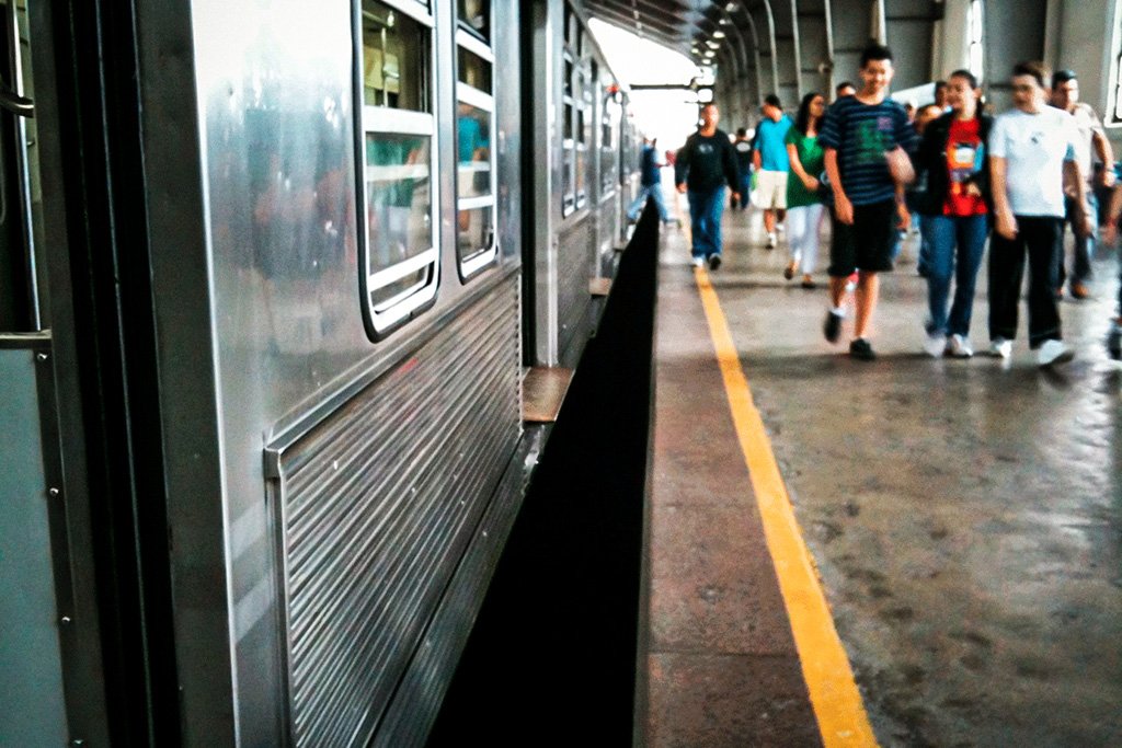 Metrô de SP: sistema de transporte conta com quatro milhões de usuários e usuárias diários. (Sérgio Mendes/Flickr Sérgio Mendes/Reprodução)