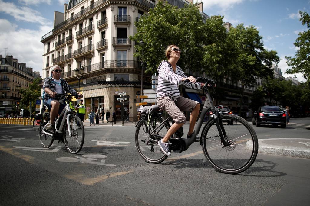 Trocar carro por bicicleta? França pode pagar US$2.975 para quem aceitar