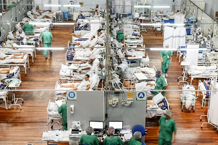 Hospital de campanha em Santo André. (Miguel Schincariol/AFP)