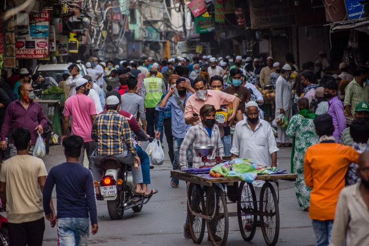 DELHI, INDIA - MAY 15: People buy and commodities in a busy commercial hub, as the country relaxes its lockdown restrictions on May 15, 2020 in Delhi, India.  India has relaxed its lockdown restrictions even as the pace of infection has picked up. The COVID-19 disease is spreading at a worrying rate in the country and the death toll in India due to coronavirus stands at 2,760, but despite the grim statistics India has allowed most businesses and services to reopen. India was under a strict lockdown from March 25. (Photo by Yawar Nazir/Getty Images) (Yawar Nazir/Getty Images)