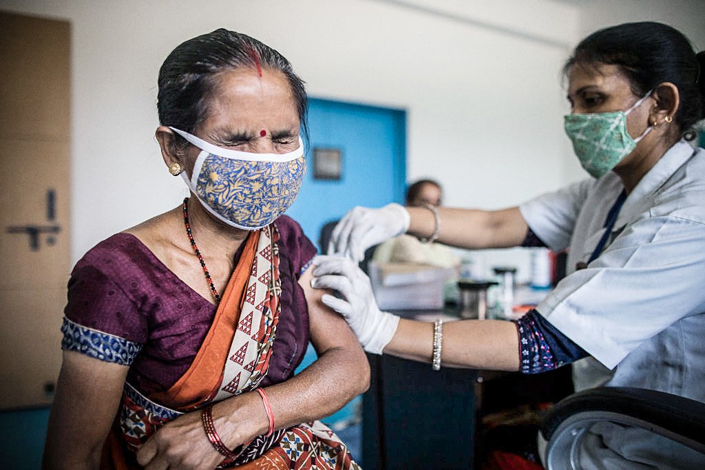 Índia registra recorde mundial de casos de coronavírus em 24 horas