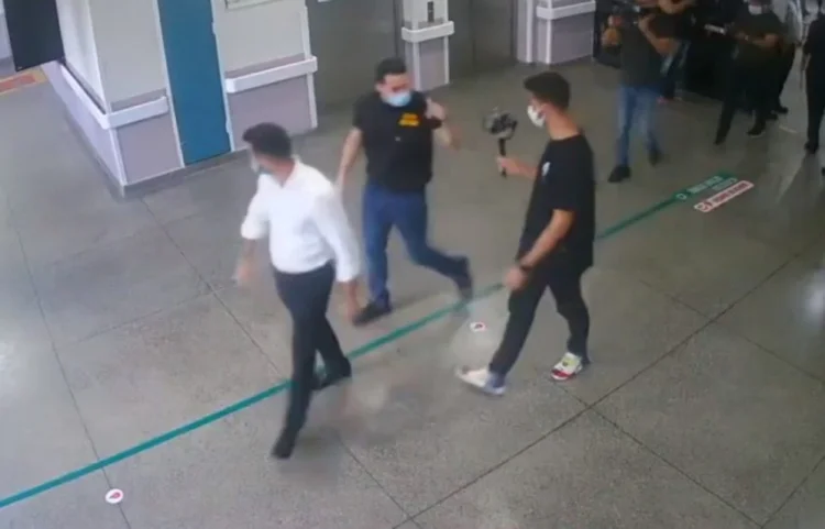  Arthur do Val (Patriota), Ricardo Mellão (Novo) e Kim Kataguiri (DEM-SP) invadiram o Hospital Geral de Guarulhos, Grande São Paulo  (Secretaria de Estado de Saúde de SP/Divulgação)