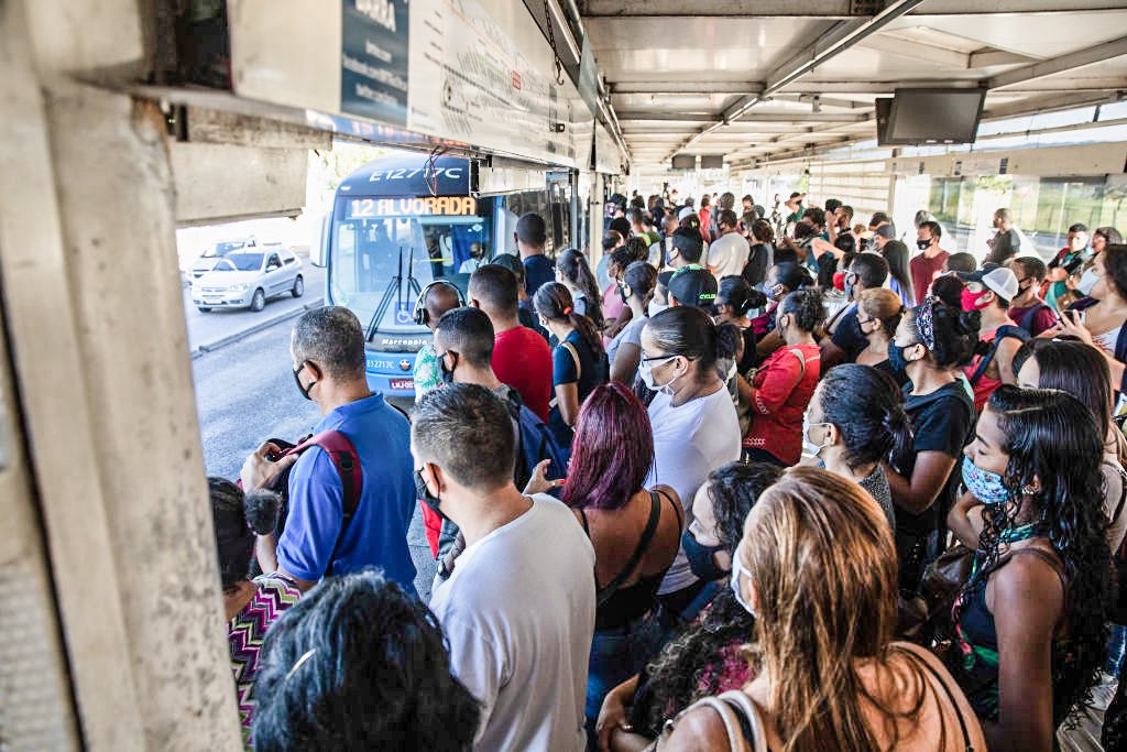 Motoristas de ônibus suspendem greve em São Paulo nesta segunda-feira