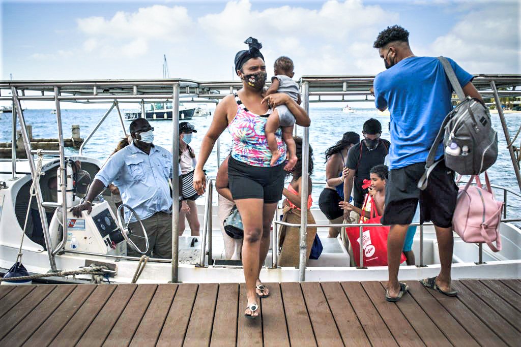 Sol, praia e vacina: território dos EUA no Caribe atrai turistas