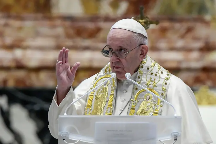 Papa Francisco: a missa de Páscoa foi realizada com 200 pessoas devido às medidas de restrição (Filippo Monteforte/Reuters)