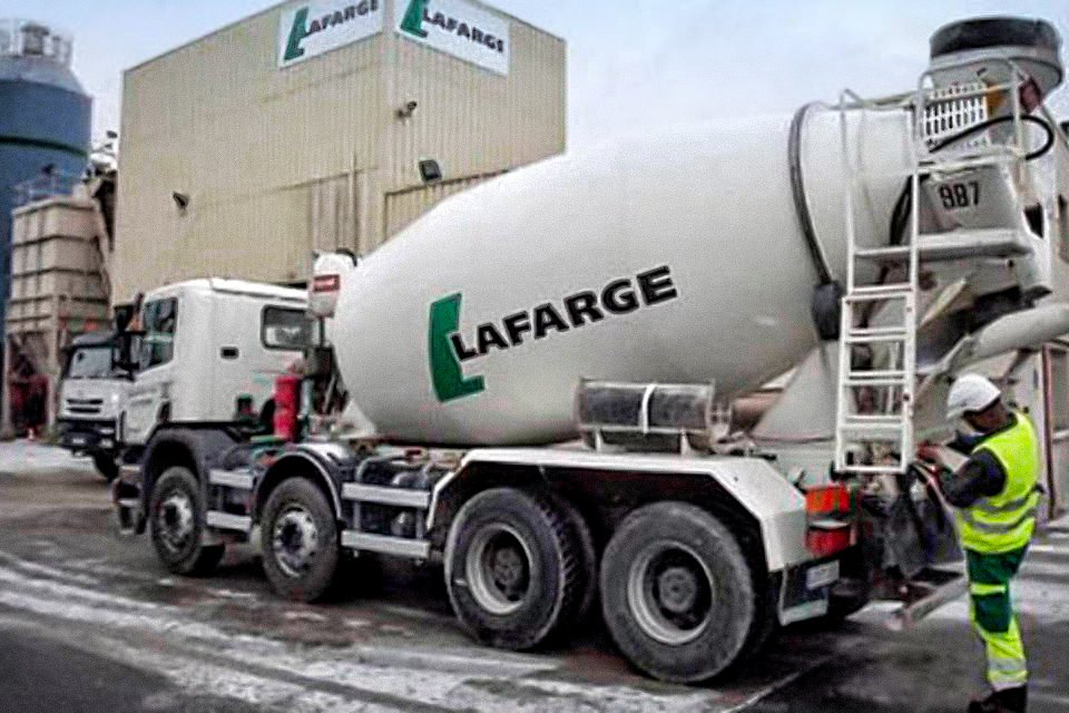 Lafarge: a empresa espera levantar entre 1 bilhao e 1,5 bilhão de dólares com a venda das operações no Brasil (AFP/Jacques Demarthon/AFP)