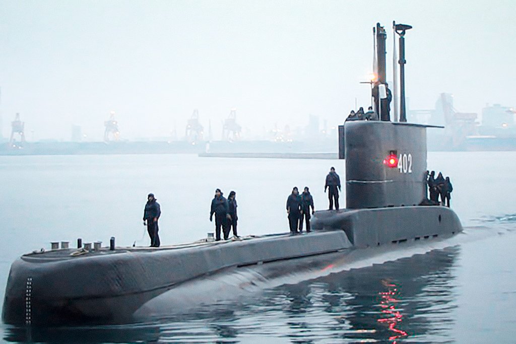 Indonésia detecta objeto flutuante durante busca por submarino