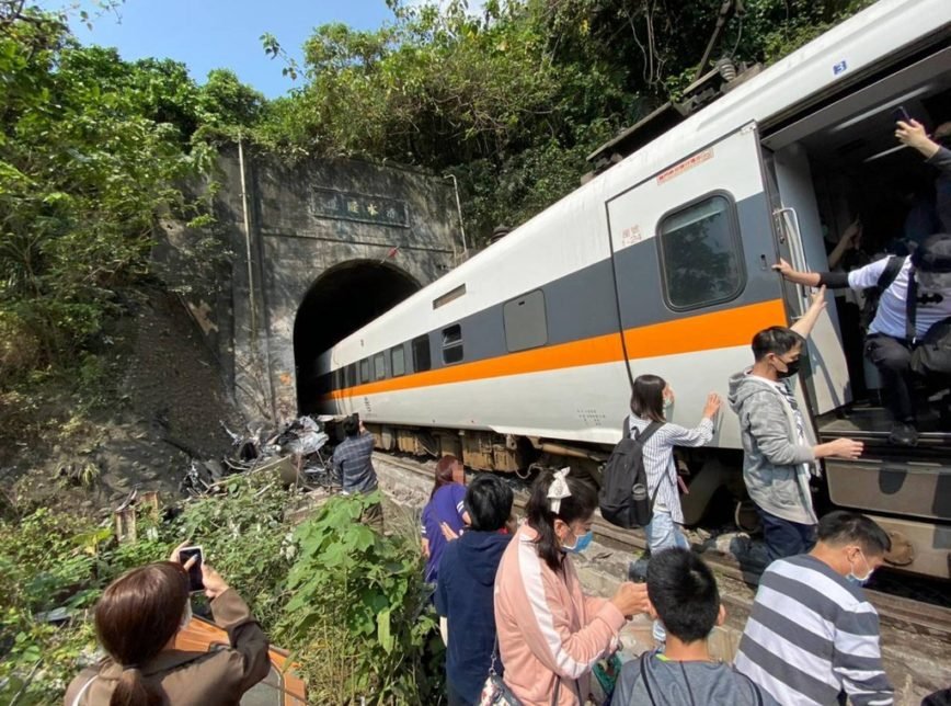 Acidente de trem em Taiwan: colisão entre dois trens na Espanha deixa 155 feridos (Reprodução/Twitter/Divulgação)