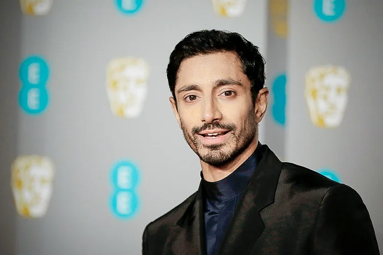 O ator britânico Riz Ahmed interpreta um baterista que perde a audição em "Sound of Metal" (ANDREW MARSZAL/AFP)