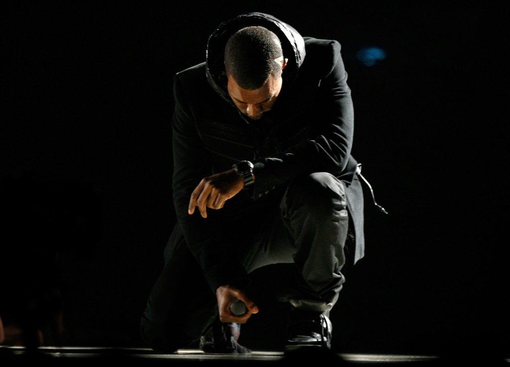 Kanye West, durante a cerimônia dos prêmios Grammy, vestindo seu Yeezy em 2018. (Getty Images/AFP)
