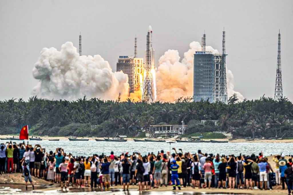 China lança primeiro módulo de sua futura estação espacial