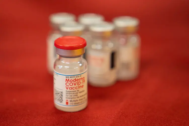 Moderna pretende fornecer essas vacinas para mercados fora dos Estados Unidos (Bing Guan/Bloomberg/Getty Images)