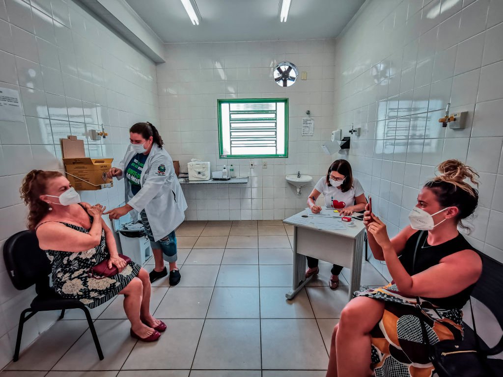 Vacinação contra covid-19: no estado de São Paulo, 6,1 milhões foram vacinados (Giulio Paletta/Education Images/Universal Images Group/Getty Images)