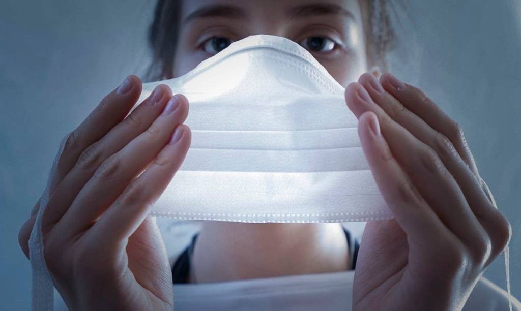 Máscara de algodão: esse é o tipo de proteção mais usada pela população. (Ricardo Wolffenbuttel/Governo de SC/Agência Brasil)