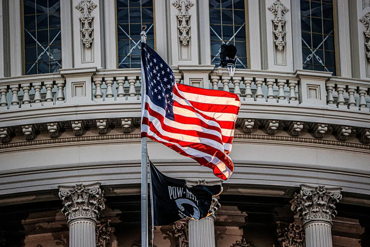 Estados Unidos: permissão já havia sido implementada em 2022, mas agora foi estendida até o final deste ano para reduzir espera pelos vistos (Brendan Mcdermid/Reuters)