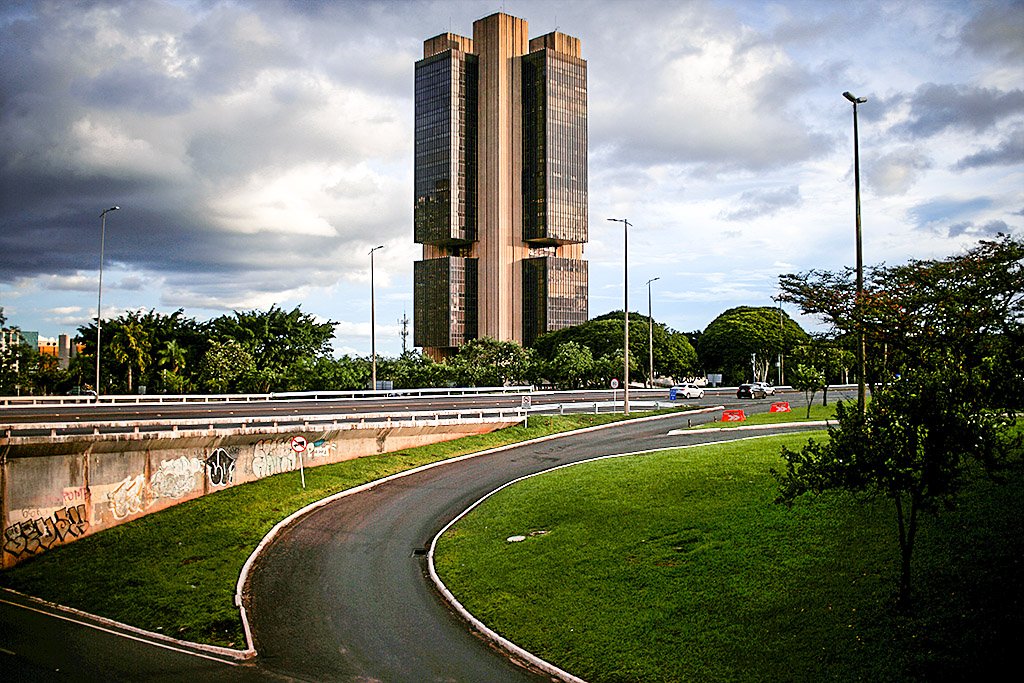 STF volta a julgar no dia 25 lei de autonomia do Banco Central