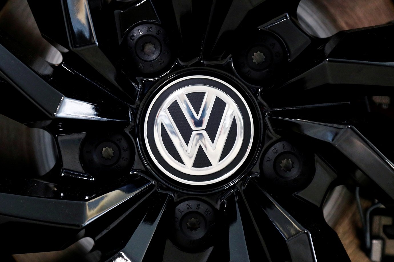 XPeng e Volkswagen anunciam expansão de rede ultrarrápida