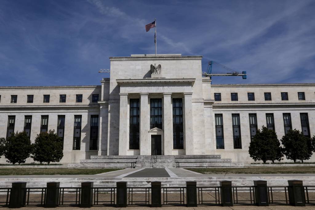 Ata do Fed: economistas projetam leve recessão nos EUA no final do ano após eventos em bancos