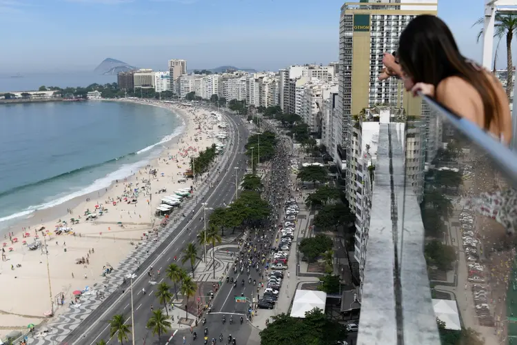 Aglomeração: presidente Jair Bolsonaro se reúne com motociclistas em manifestação (Reuters/Reprodução)