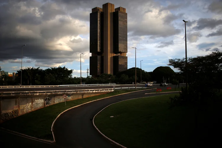 Títulos brasileiros: a inflação também começou a desacelerar, o que abre caminho para o Banco Central começar a cortar os custos dos empréstimos no próximo ano e elevar os preços dos títulos (Adriano Machado/Reuters)