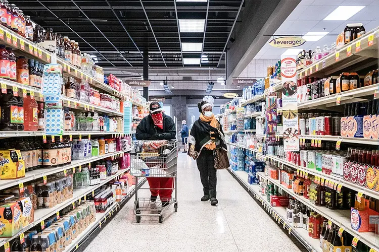 Ausência de produtos no supermercado: leite e ovos estão entre os que mais faltaram no último mês (Lawrence Bryant/Reuters)