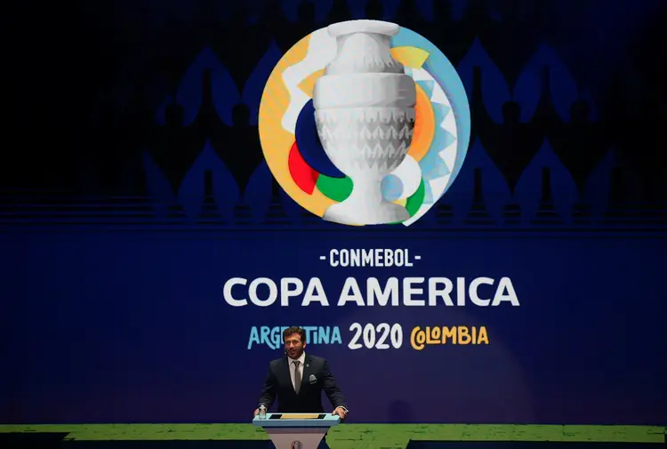 Após o cancelamento da Copa América na Colômbia e na Argentina, a Confederação Sul-Americana de Futebol anunciou a realização do torneio no Brasil (Luisa Gonzalez/Reuters)