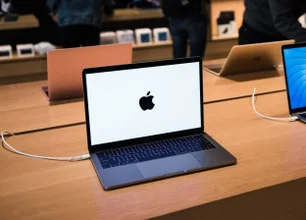 Imagem referente à matéria: Leilão da Receita Federal tem MacBook por R$ 700 e carro a R$ 2.500. Veja como participar