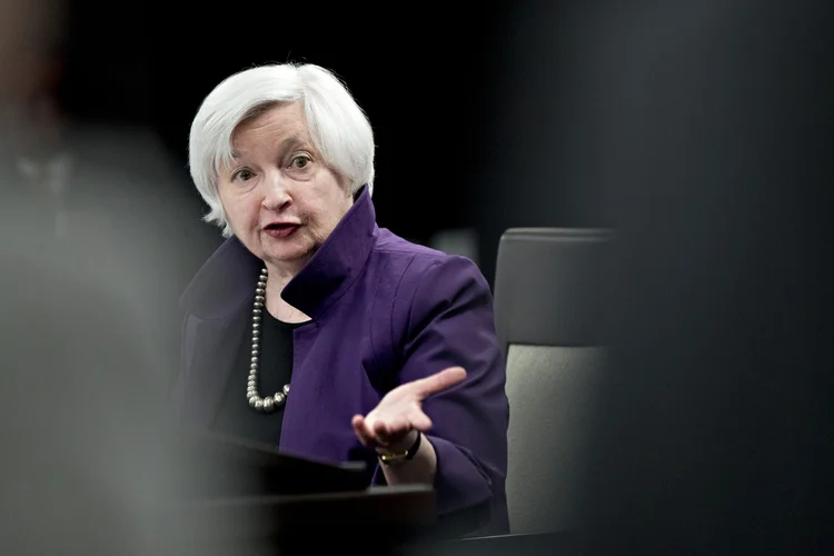 Yellen: a secretária do Tesouro americano afirma que a medida reduzirá imediatamente a fonte de receita mais importante do presidente russo, Vladimir Putin (Andrew Harrer/Bloomberg)