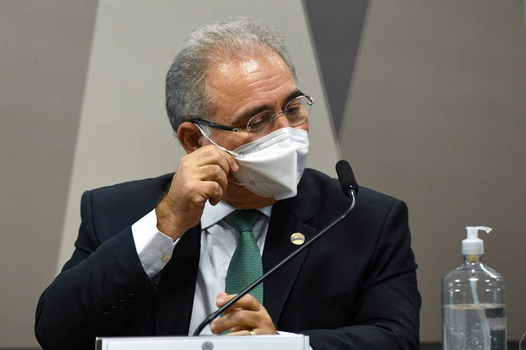 Queiroga sugere em CPI que decisão final na Saúde é sempre de Bolsonaro