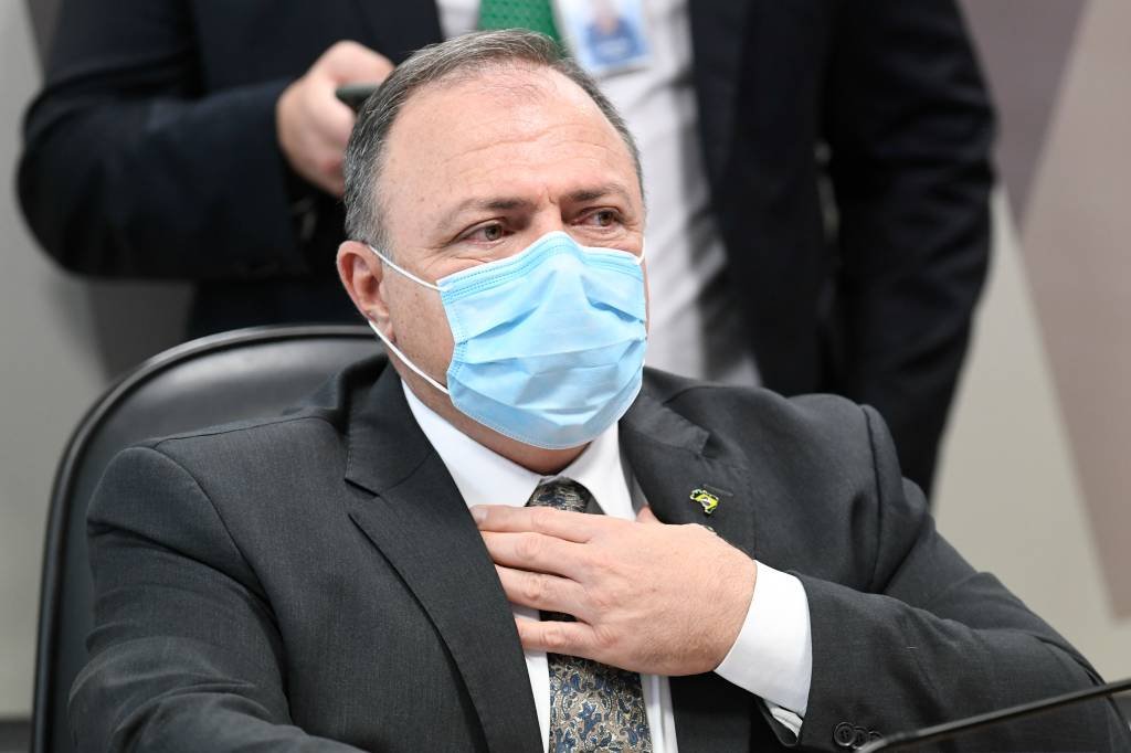 Pazuello reload: palanque sem máscara leva ex-ministro de volta à CPI