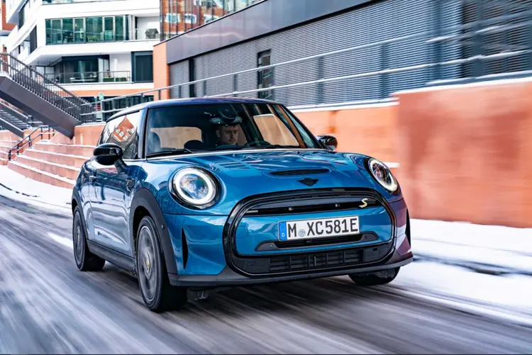 Novo MINI Cooper SE, versão 100% elétrica do icônico MINI Hatch 3 Portas (BMW/Divulgação)