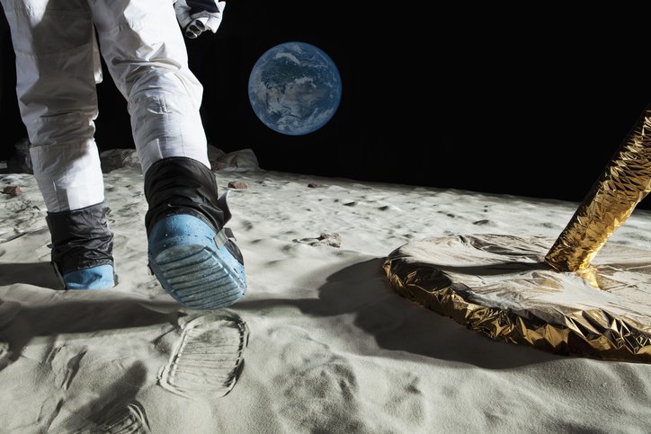 "O estudo é importante porque tripulantes, rovers, instrumentos científicos e equipamentos de mineração precisarão de links de comunicação confiáveis ​​para um acampamento ou base lunar", disse pesquisador que conduziu o projeto (Getty Images/Caspar Benson)