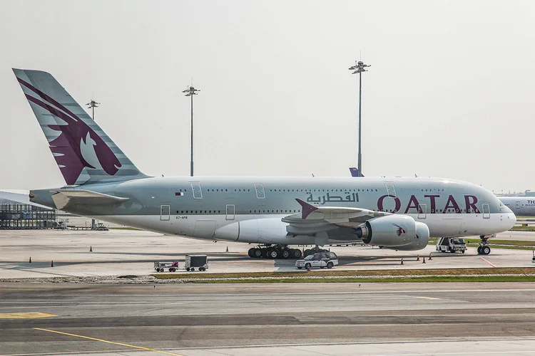 A Qatar exerce grande influência na indústria por causa de suas participações em outras companhias aéreas importantes, incluindo a IAG, controladora da British Airways (Nicolas Economou/NurPhoto/Getty Images)