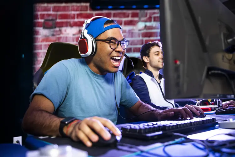 O Brasil tem mais de 67 milhões de "gamers". (adamkaz/Getty Images)