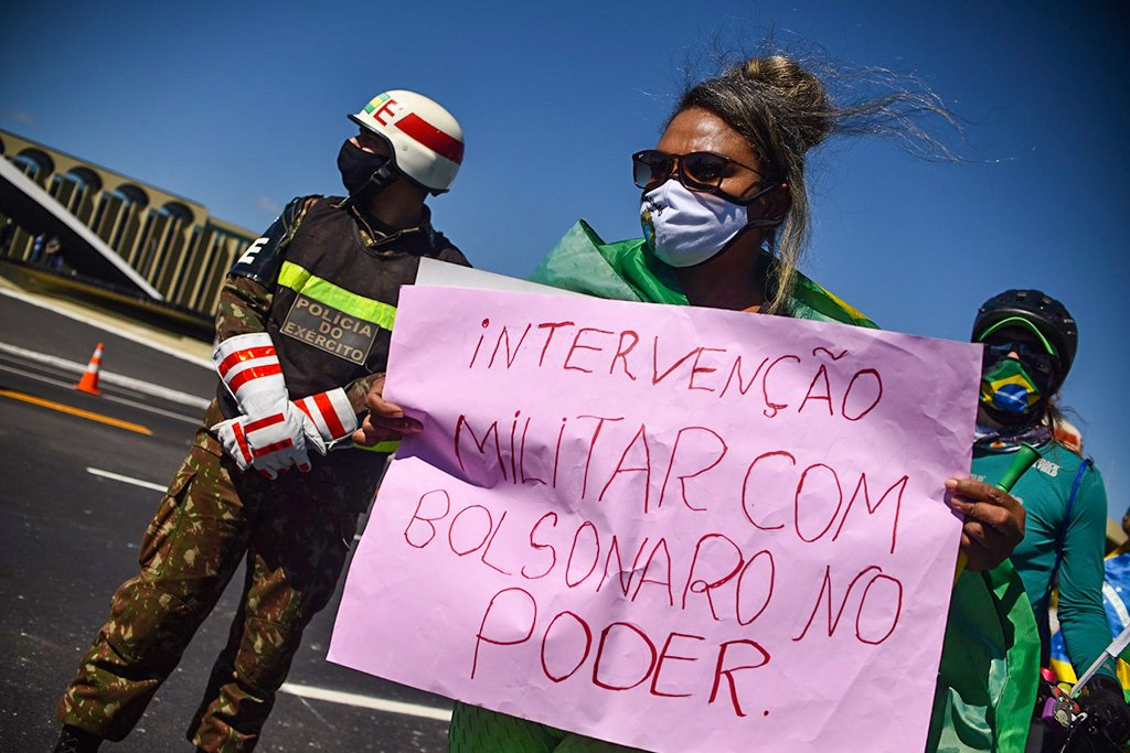O que os extremistas de hoje querem é que Bolsonaro reine sem ter de se incomodar com o Supremo Tribunal Federal e com o Congresso Nacional (Andre Borges/NurPhoto/Getty Images)
