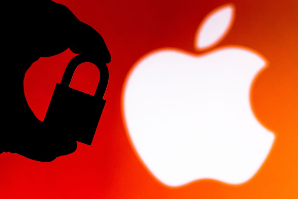 E-mails do processo da Epic Games mostram a chefia da Apple discutindo como lidar com um hack de 2015 do iOS. A empresa nunca notificou diretamente os usuários afetados (Rafael Henrique/Getty Images)