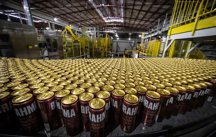 Ambev: Brahma Puro Malte volta a impulsionar segmento core plus e se torna a quinta cerveja mais vendida da empresa no Brasil (Jonne Roriz/Bloomberg via/Getty Images)