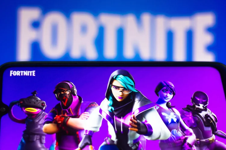 BRAZIL - 2021/03/30: In this photo illustration the Fortnite logo is seen on a smartphone and a pc screen. (Photo Illustration by Rafael Henrique/SOPA Images/LightRocket via Getty Images) (Rafael Henrique/Getty Images)