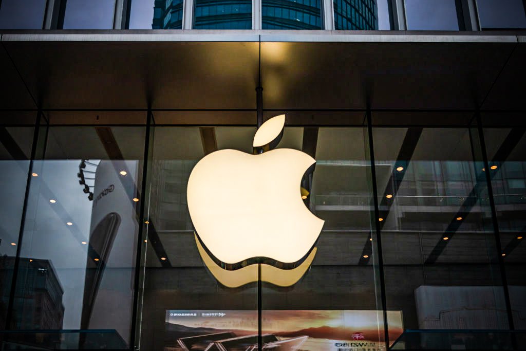 Logo da Apple: funcionários de loja nos EUA, votaram a favor de criação de sindicato (Getty Images/Costfoto/Barcroft Media)