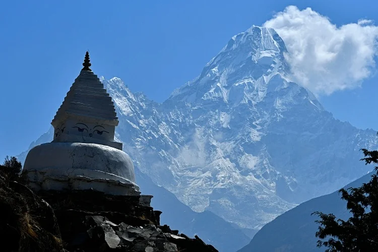 Lado nepalês do Monte Everest (PRAKASH MATHEMA/AFP via/Getty Images)