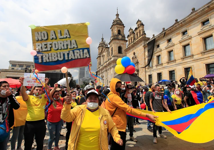 A revolta popular na Colômbia que chega à segunda semana iniciou como oposição à reforma tributária que propôs o aumento da arrecadação do governo (Daniel Munoz/AFP/Getty Images)