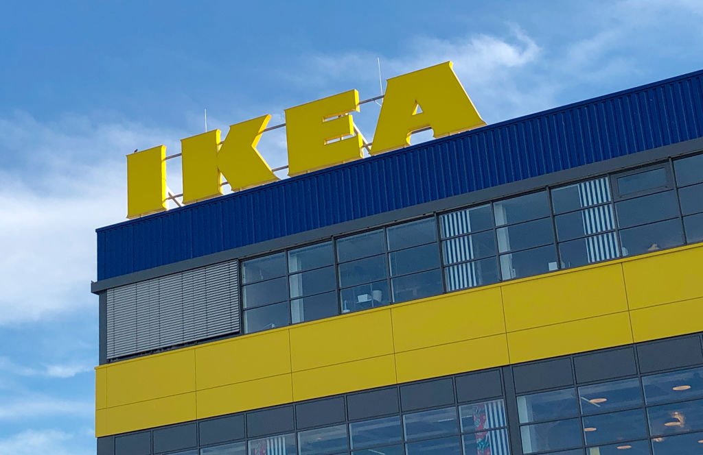 Ikea hasteia bandeira em Belgrado para apoiar os direitos LGBT