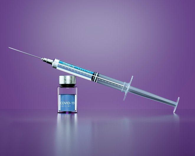 Google, Facebook e uma questão: empresas podem obrigar a tomar vacina?