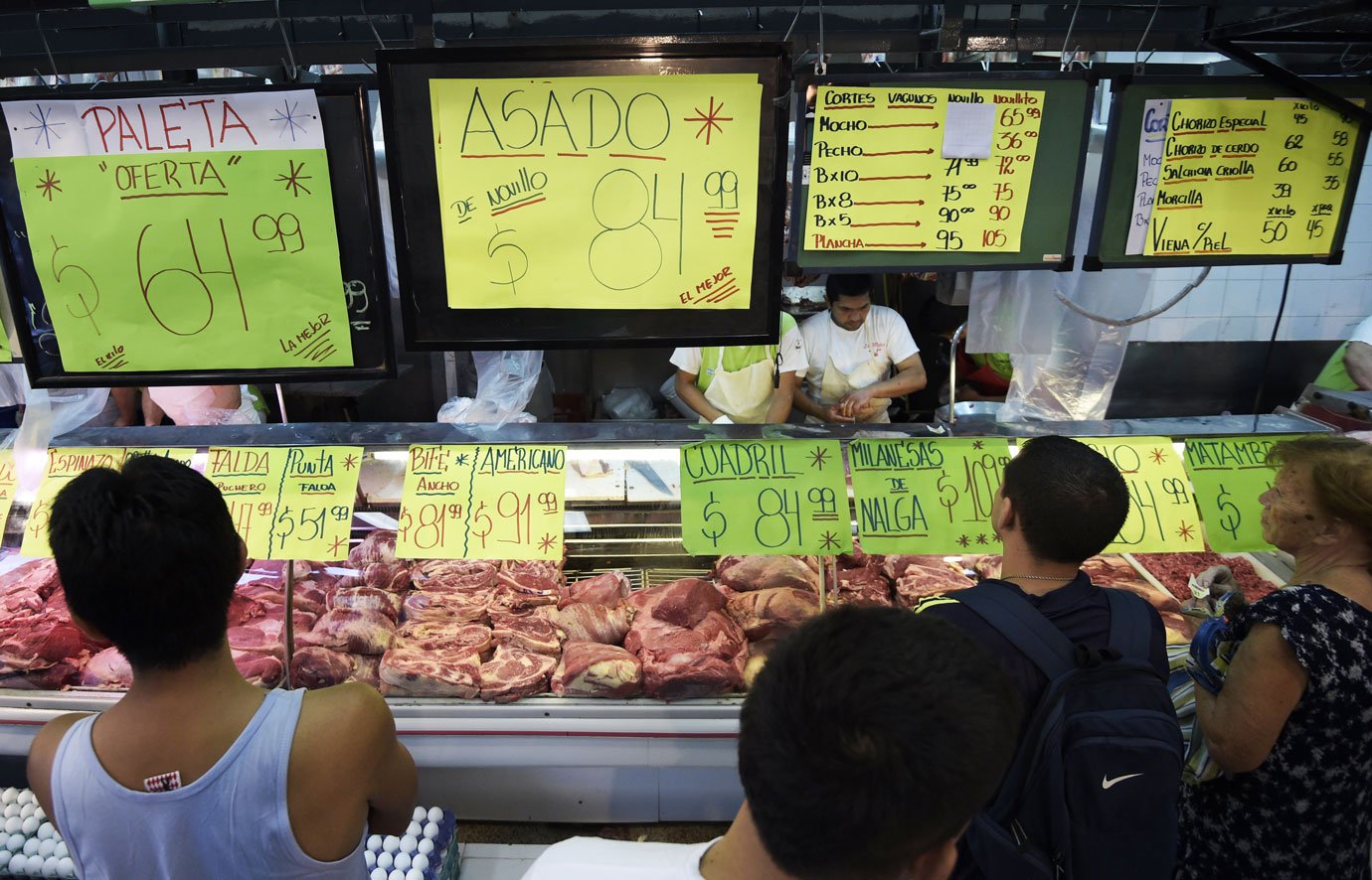 Argentinos lutam para encontrar produtos após disparada de preços