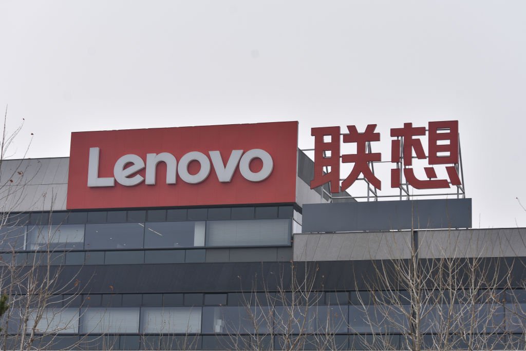 Aumento do trabalho híbrido impulsiona lucro trimestral da Lenovo