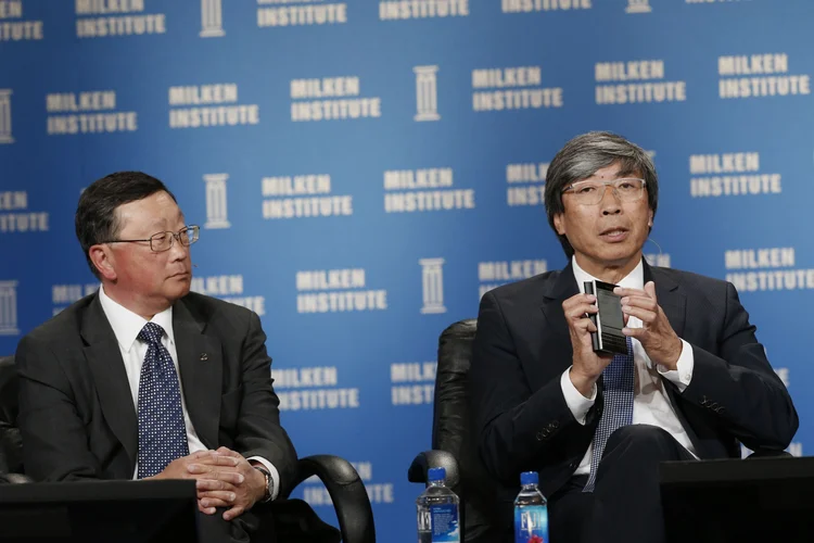 Patrick Soon-Shiong (à direita), dono do jornal Los Angeles Times (Patrick T. Fallon/Bloomberg)