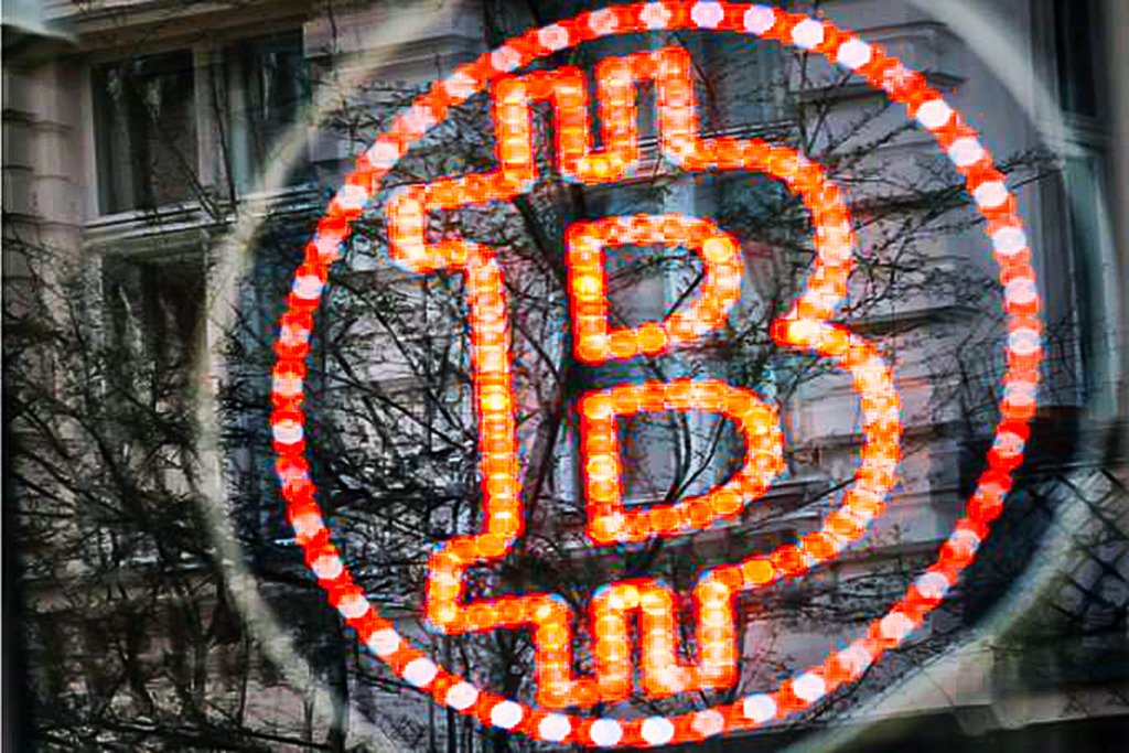 O bitcoin caiu de US$ 23.815 para US$ 22.876 em 24 horas (Siegfried Layda/Getty Images)