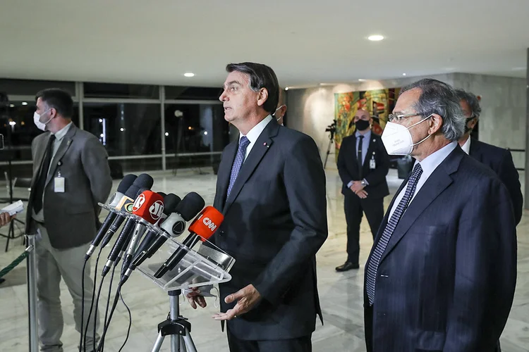 Bolsonaro e Guedes anunciam aprovação, com vetos, do programa de auxílio para o setor de eventos (Isac Nóbrega/PR/Flickr)